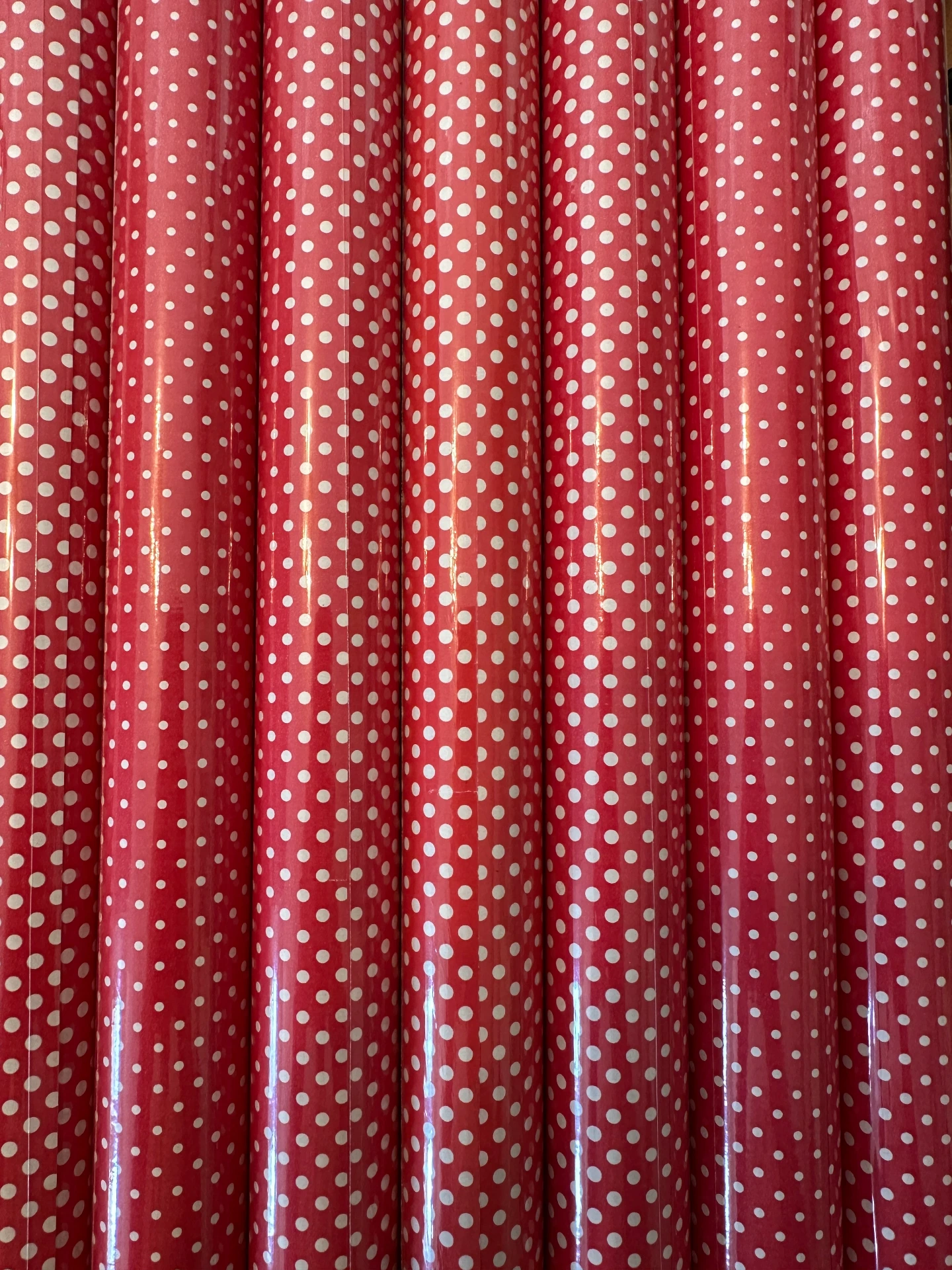 [ls-pa-punkte-rot] Geschenkpapier Rolle Punkte Rot