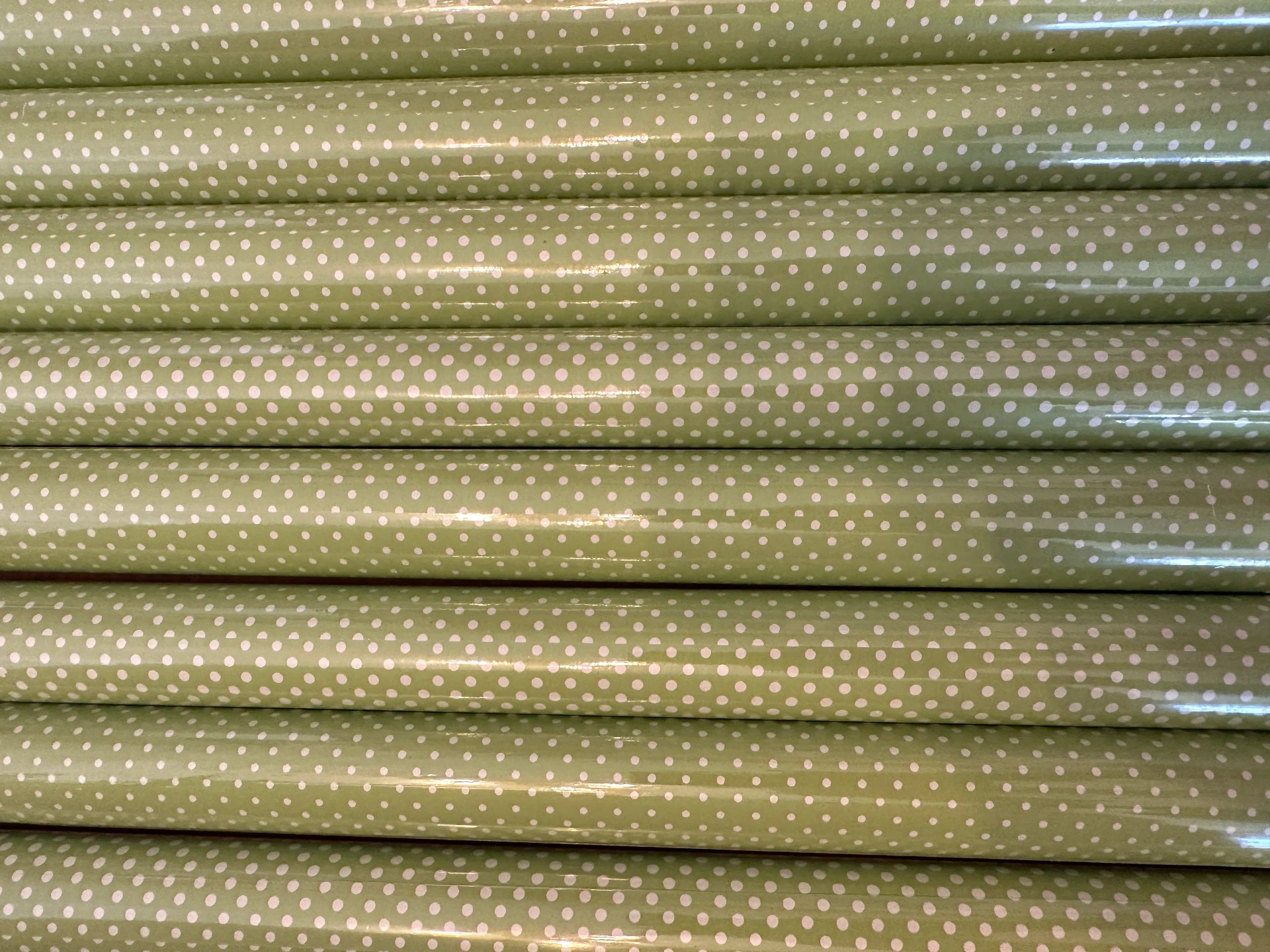 Geschenkpapier Rolle Punkte Grün